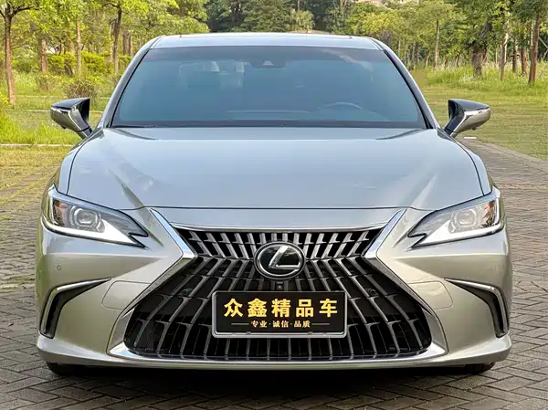 Lexus ES 2024