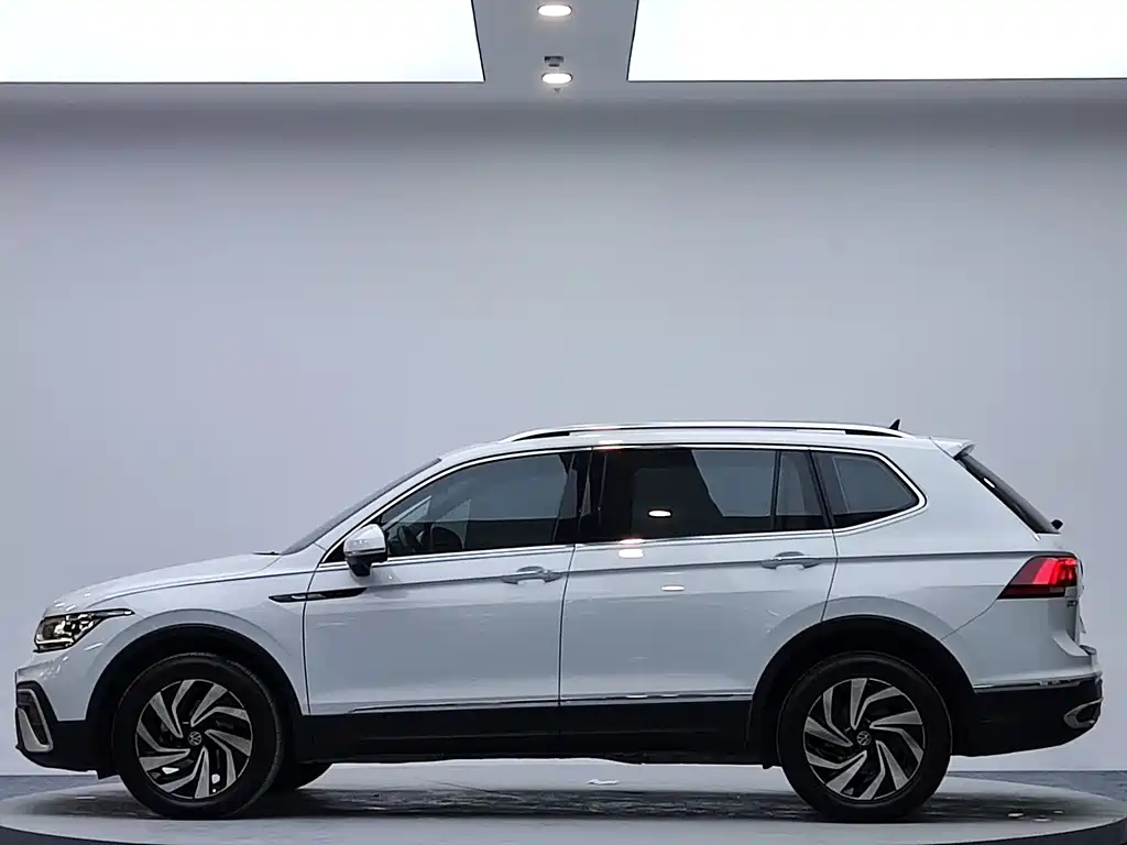 Volkswagen Tiguan L 2023