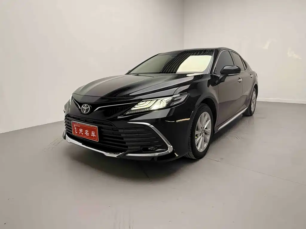 Toyota Camry 2023 — фото 2