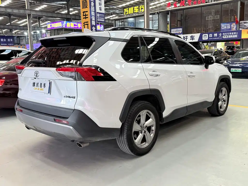 Toyota RAV4 2021 — фото 6