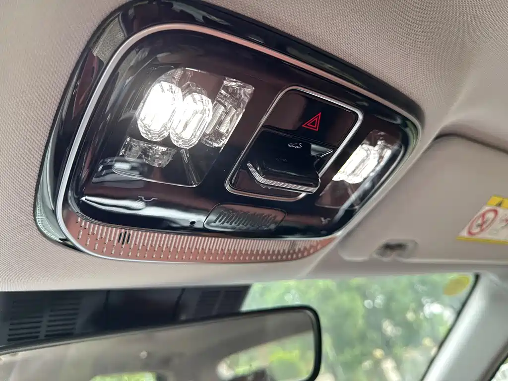 Geely Emgrand 2025 — фото 15