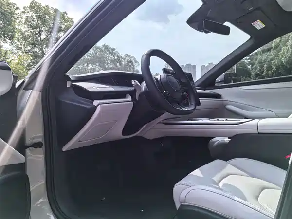 Xiaomi SU7 2024