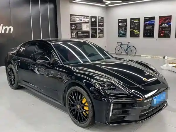 Porsche Panamera 2025