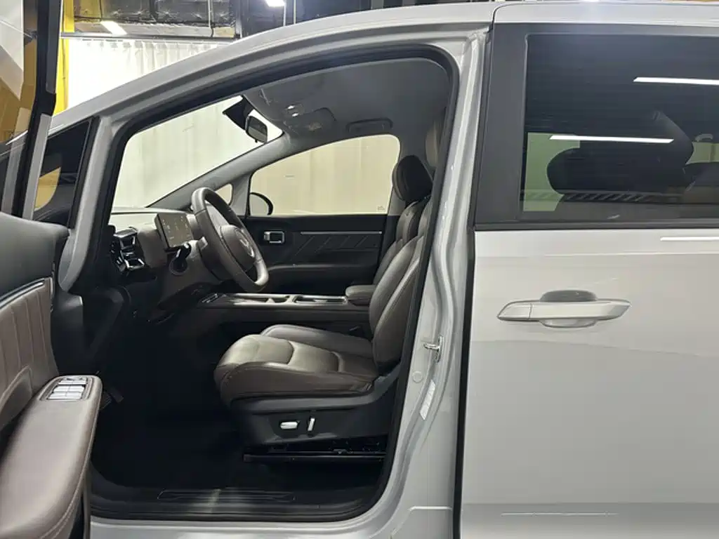 Wuling Starlight 730 New Energy 2025 — фото 13