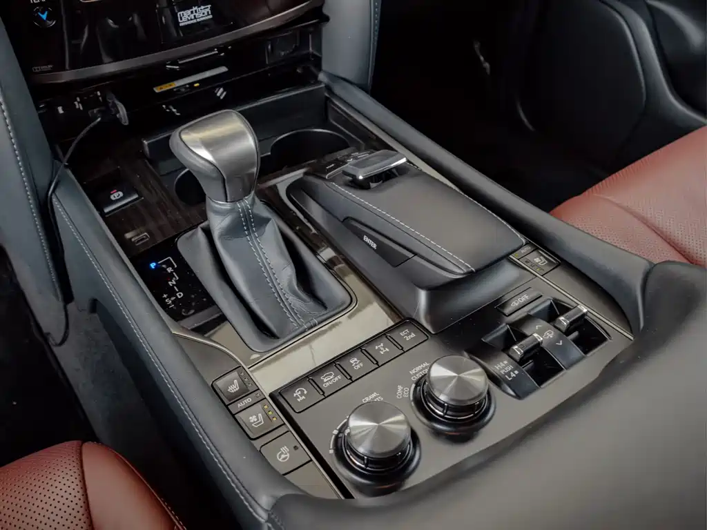 Lexus LX 2019 — фото 10