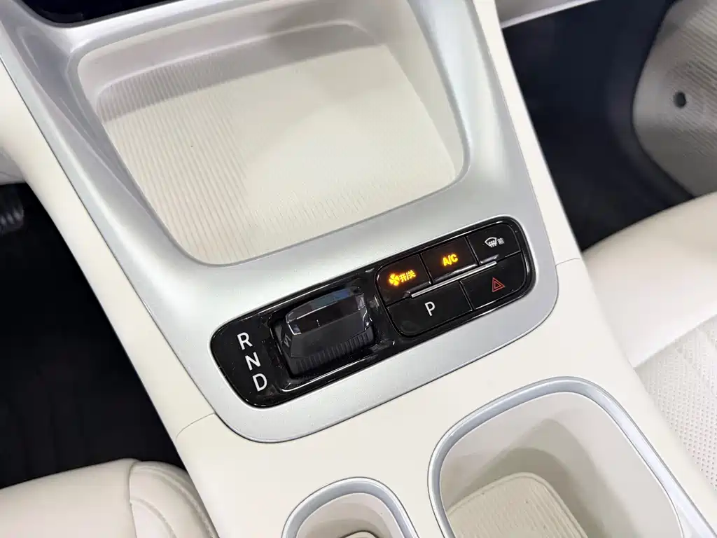 Geely Galaxy Starwish 2025 — фото 13