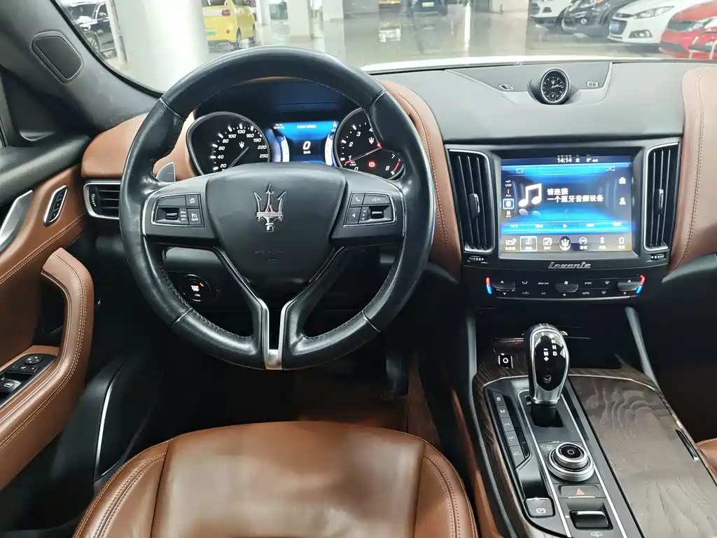 Maserati Levante 2016 — фото 18