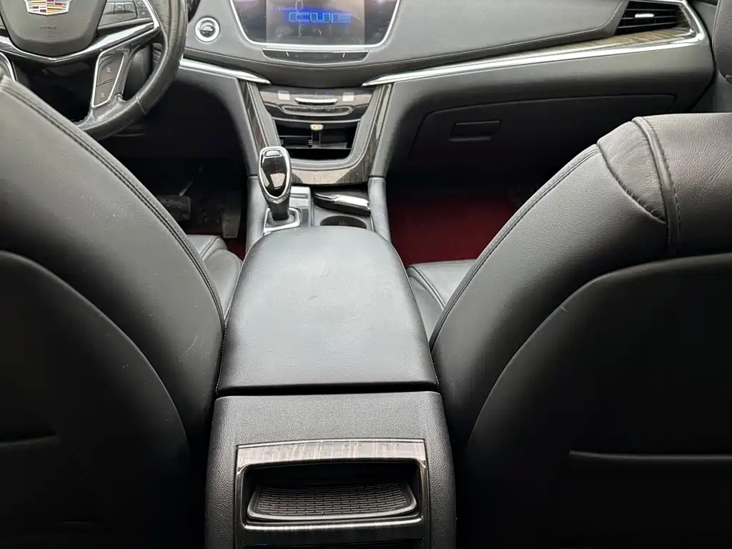 Cadillac XT5 2016 — фото 10