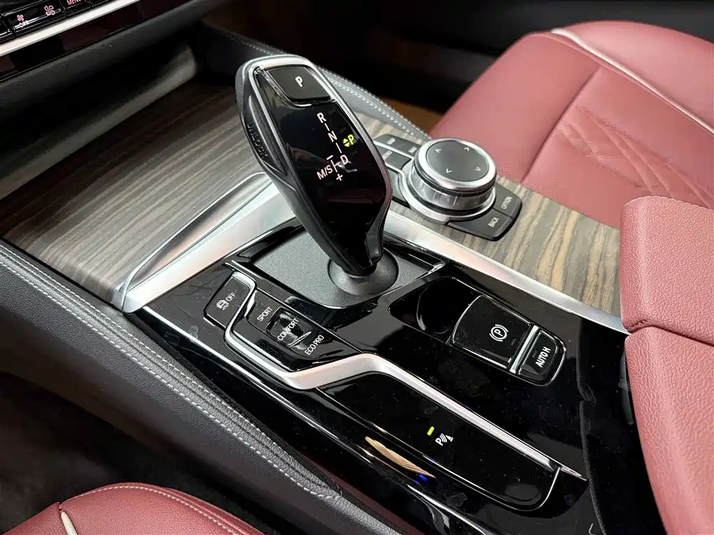 BMW 5 Series 2022 — фото 13