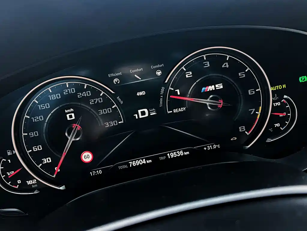 BMW M5 2018 — фото 11