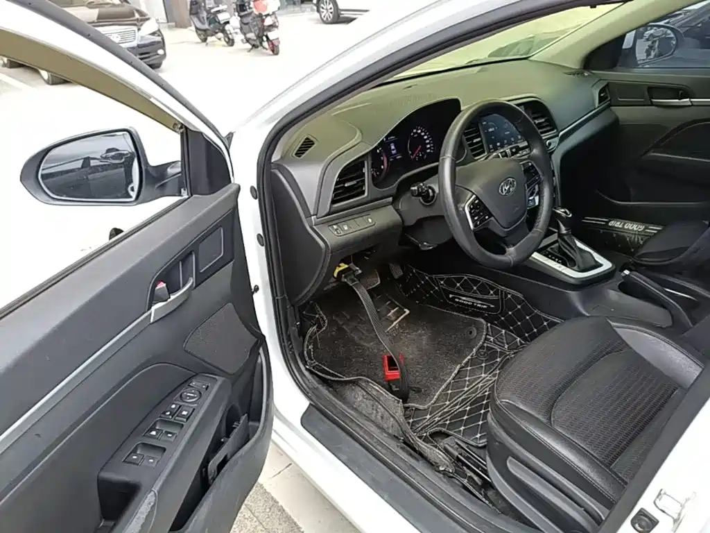 Hyundai Elantra 2020 — фото 16