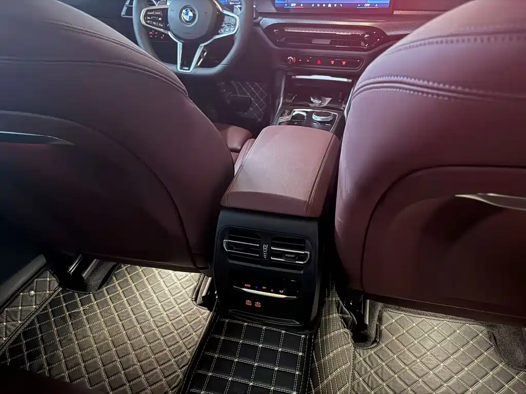 BMW 3 Series 2024 — фото 12