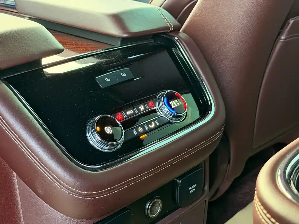 Lincoln Navigator 2020 — фото 17