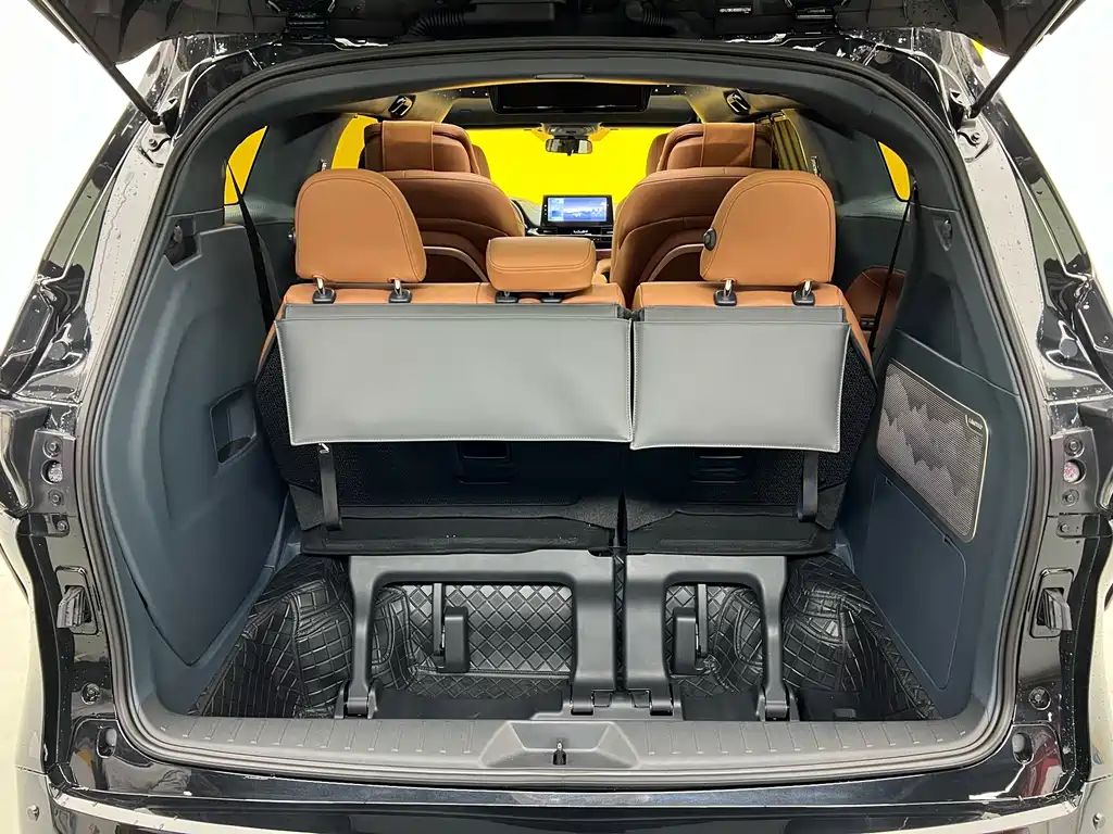 Toyota Granvia — фото 31