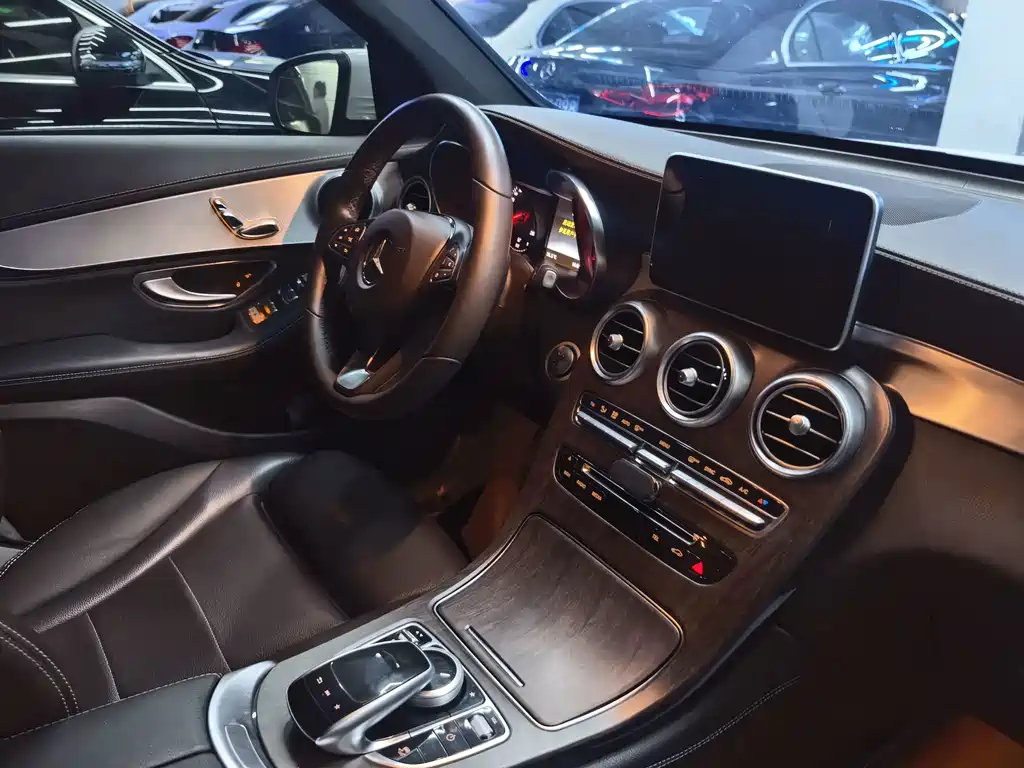 Mercedes-Benz GLC 2018 — фото 14