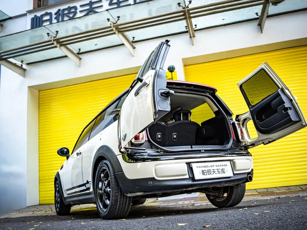 MINI Clubman 2011
