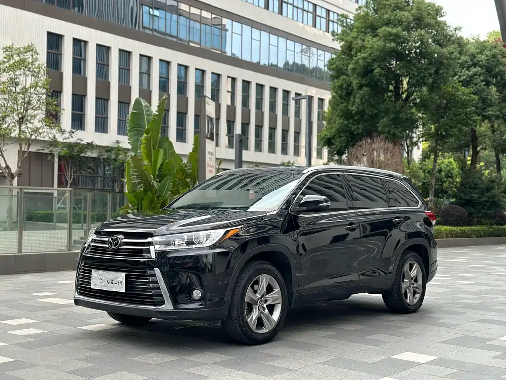 Toyota Highlander 2020 — фото 1