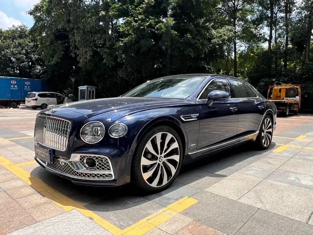 Bentley Flying Spur 2024 — фото 1