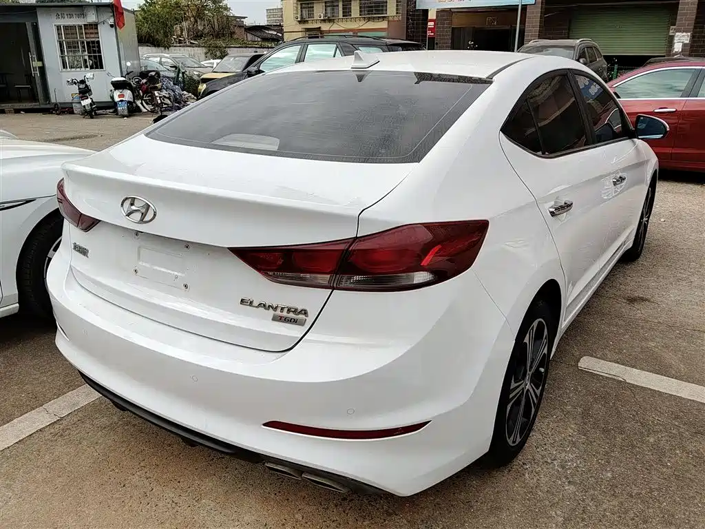 Hyundai Elantra 2019 — фото 7