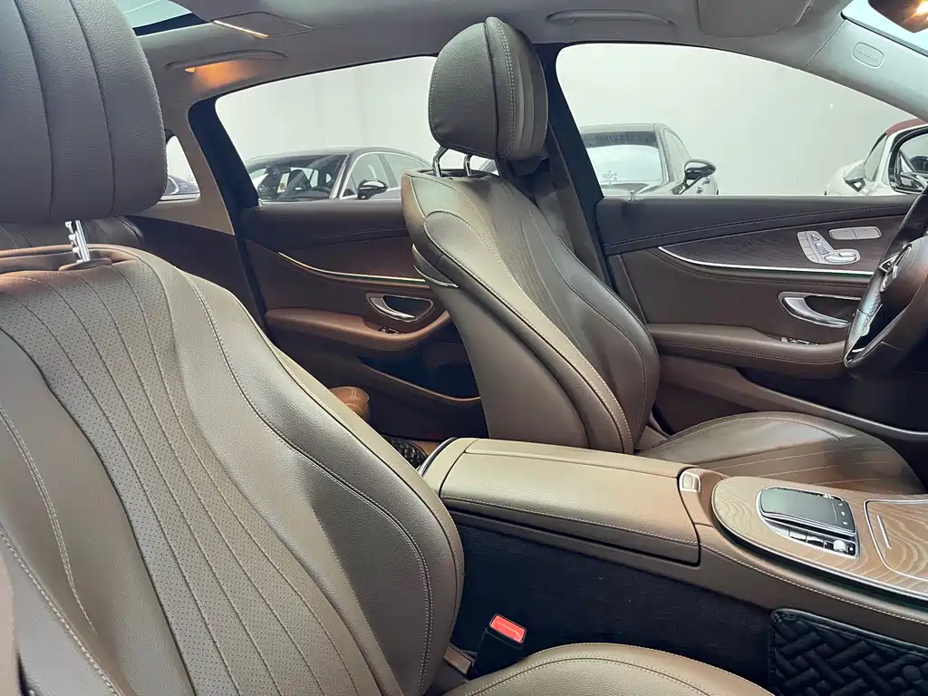 Mercedes-Benz E-Class 2022 — фото 12