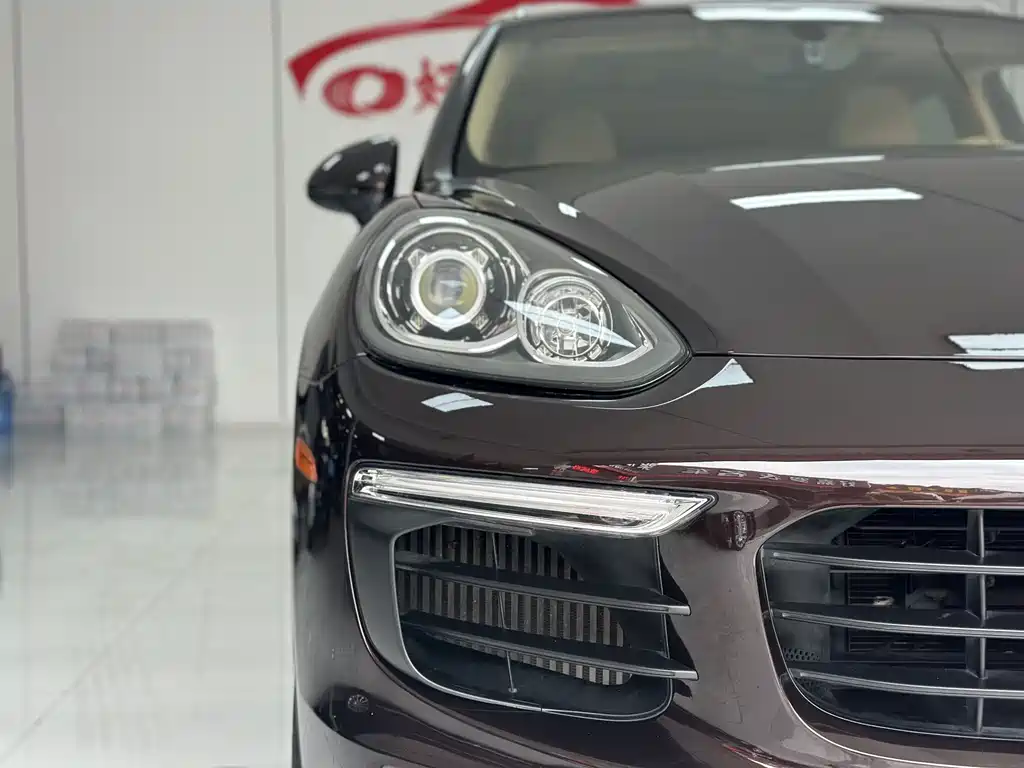 Porsche Cayenne 2015 — фото 16