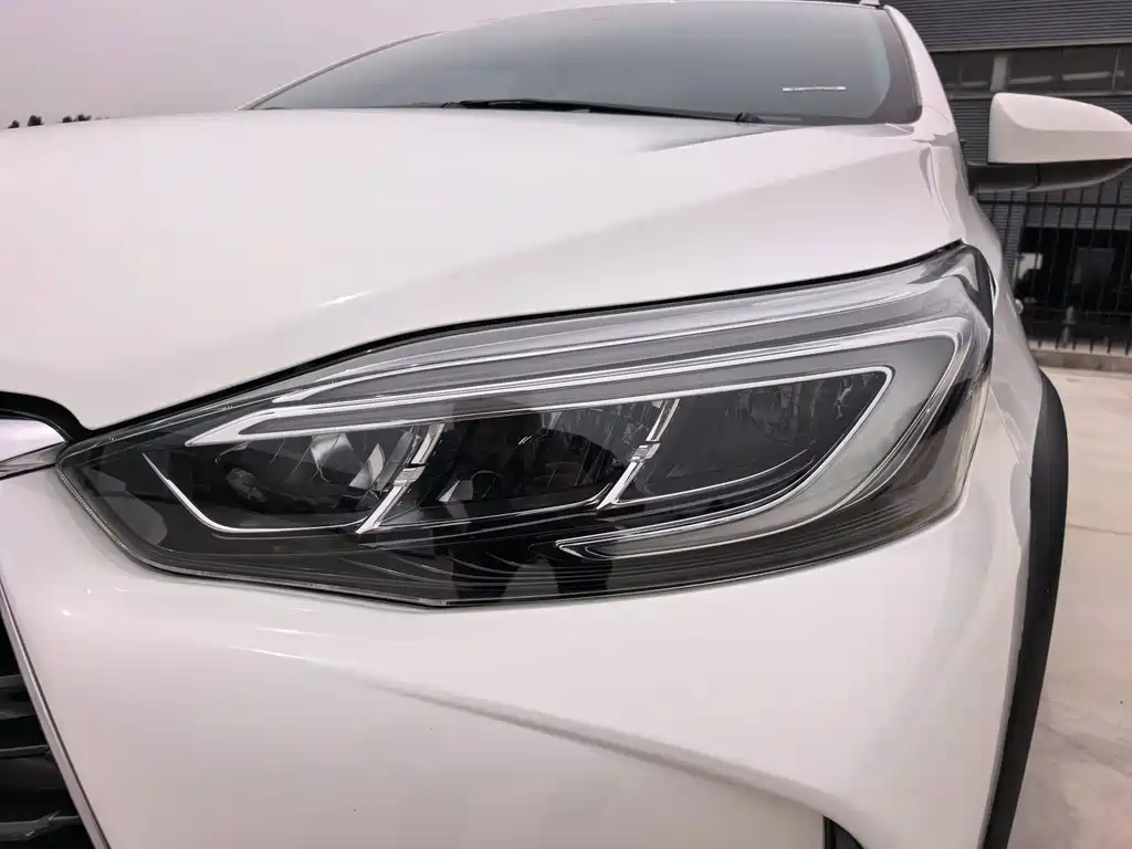 Toyota Yaris L 2023 — фото 14