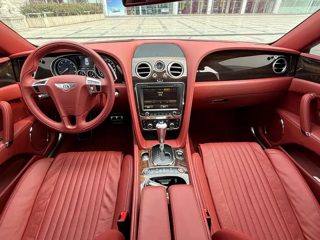 Bentley Flying Spur 2019 — фото 17