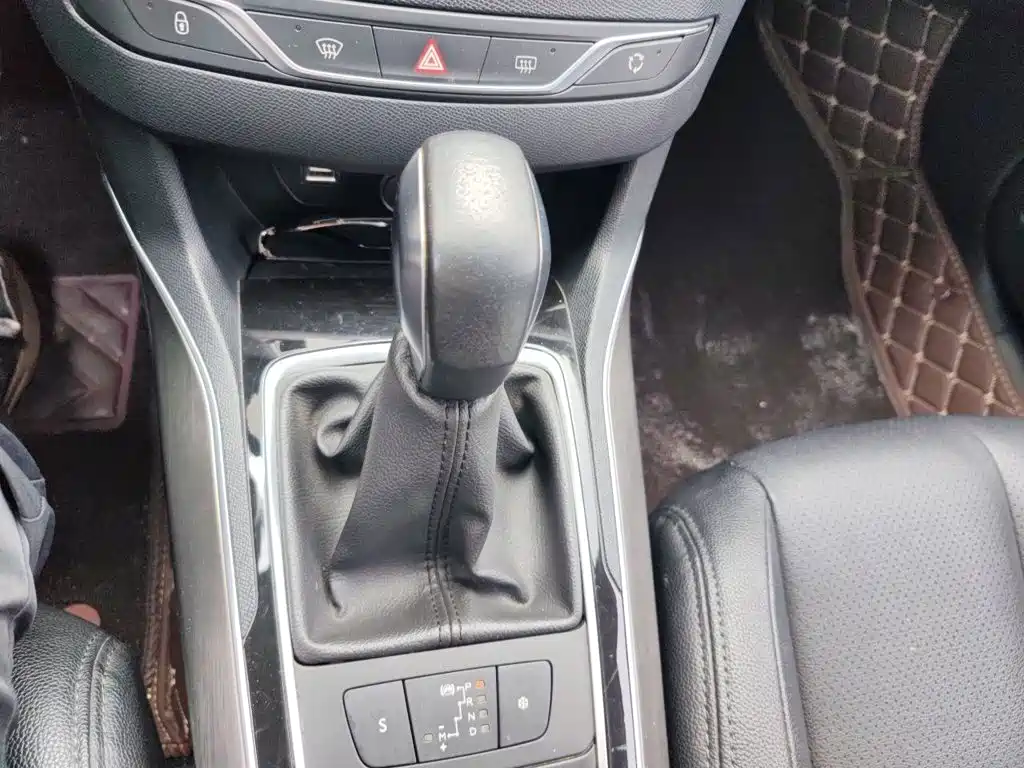 Peugeot 408 2015