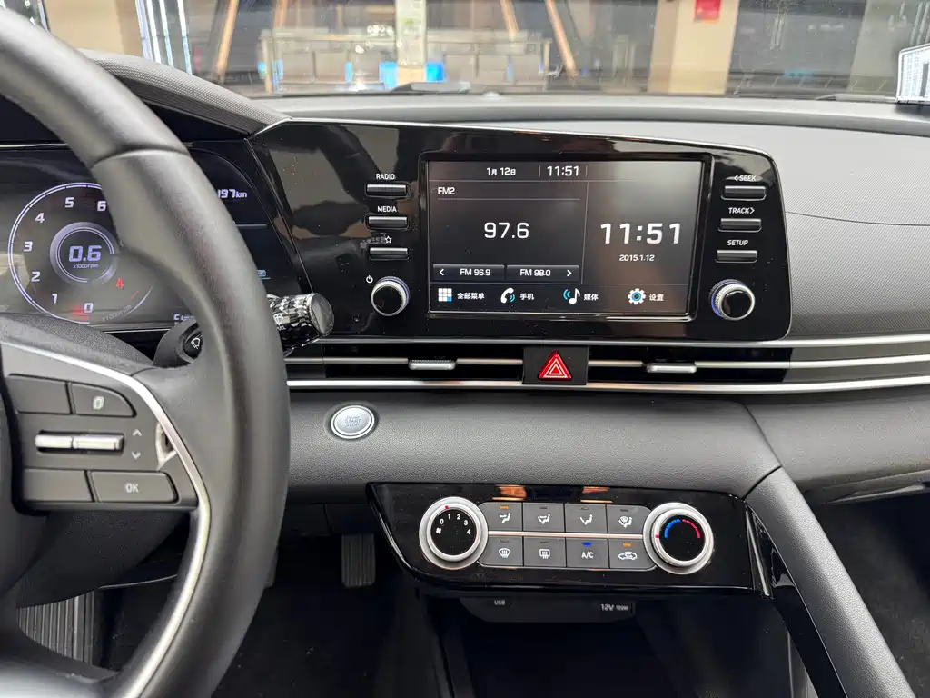 Hyundai Elantra 2022 — фото 11