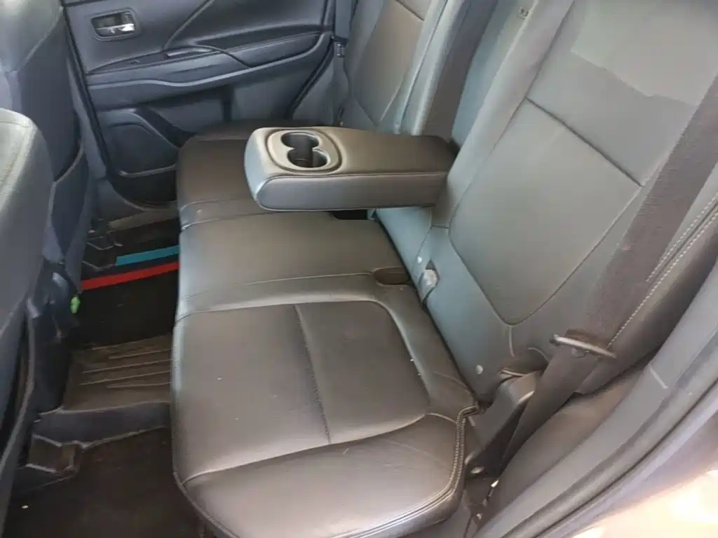 Mitsubishi Outlander 2017 — фото 17