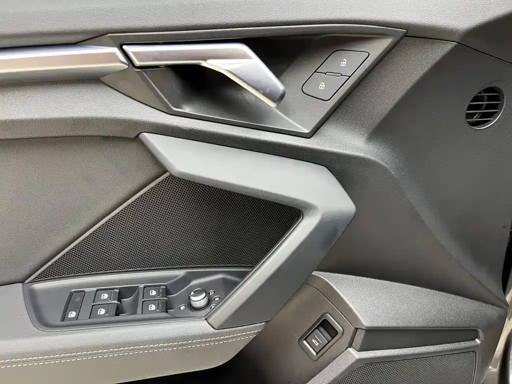 Audi A3 2023 — фото 13
