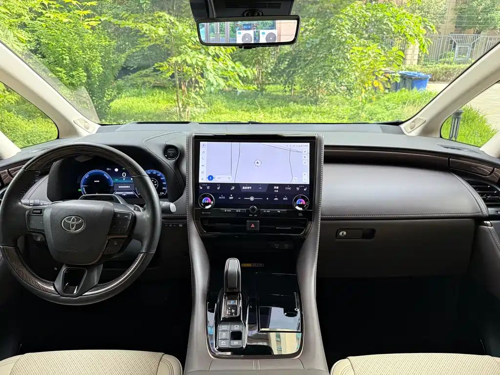 Toyota Alphard 2023 — фото 12