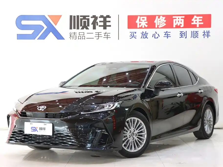 Toyota Camry 2024 — фото 1