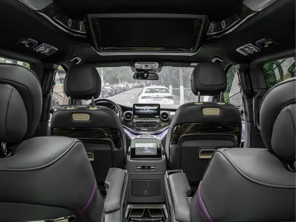 Mercedes-Benz V-Class 2023 — фото 14