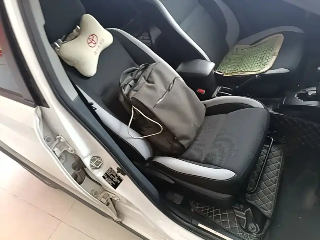 Toyota Yaris L 2020 — фото 25