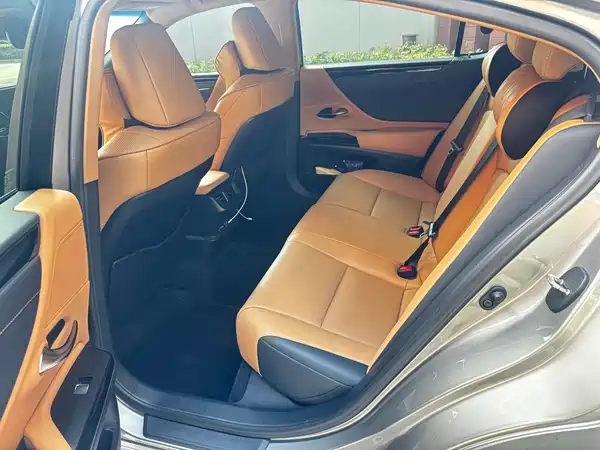 Lexus ES 2024