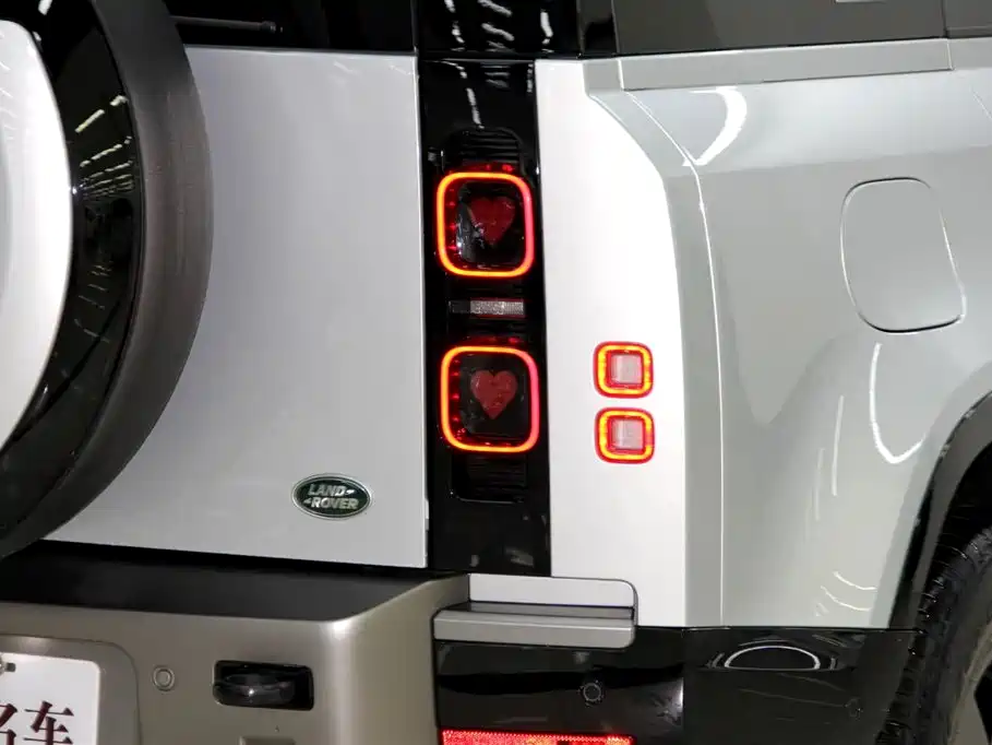 Land Rover Defender 2025 — фото 25