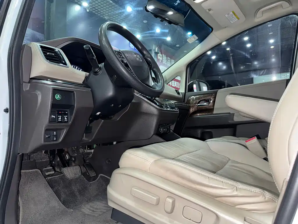 Honda Odyssey 2017 — фото 11
