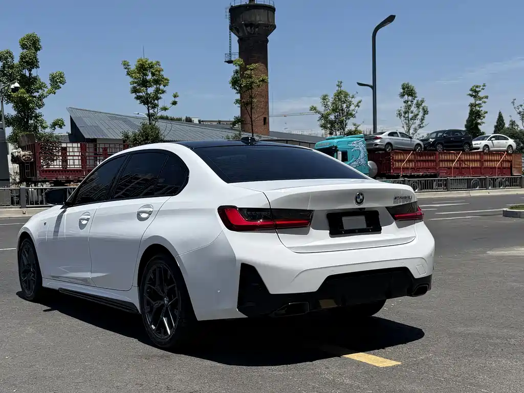 BMW 3 Series 2025 — фото 12