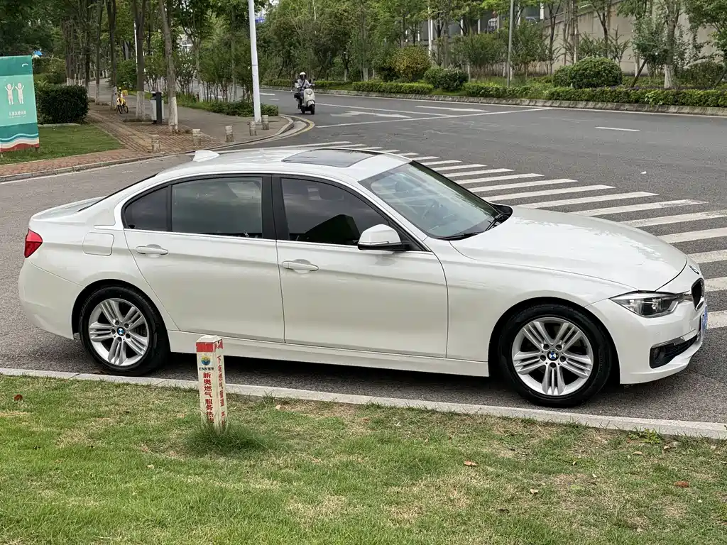 BMW 3 Series 2017 — фото 8