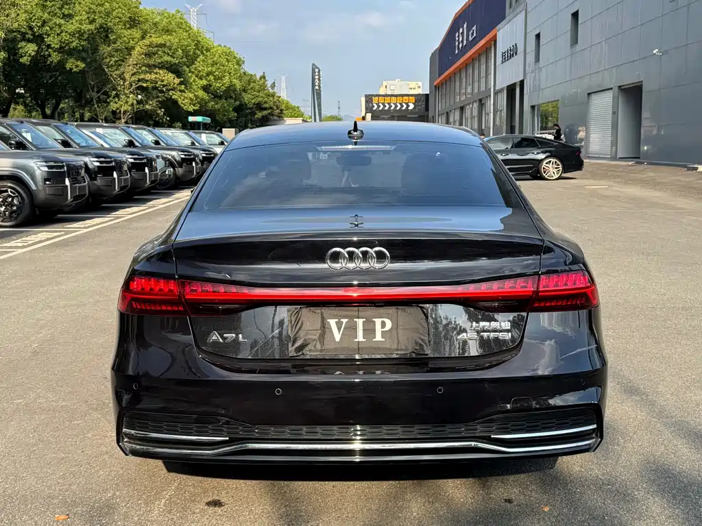 Audi A7L 2023 — фото 24