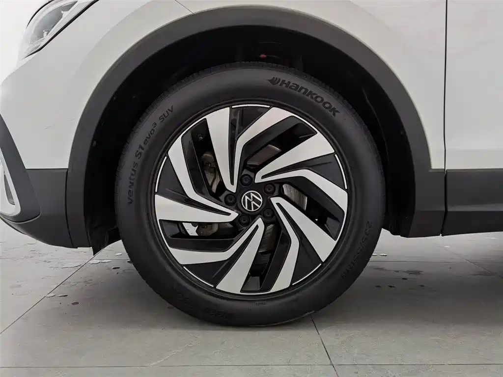 Volkswagen Tiguan L 2023 — фото 17