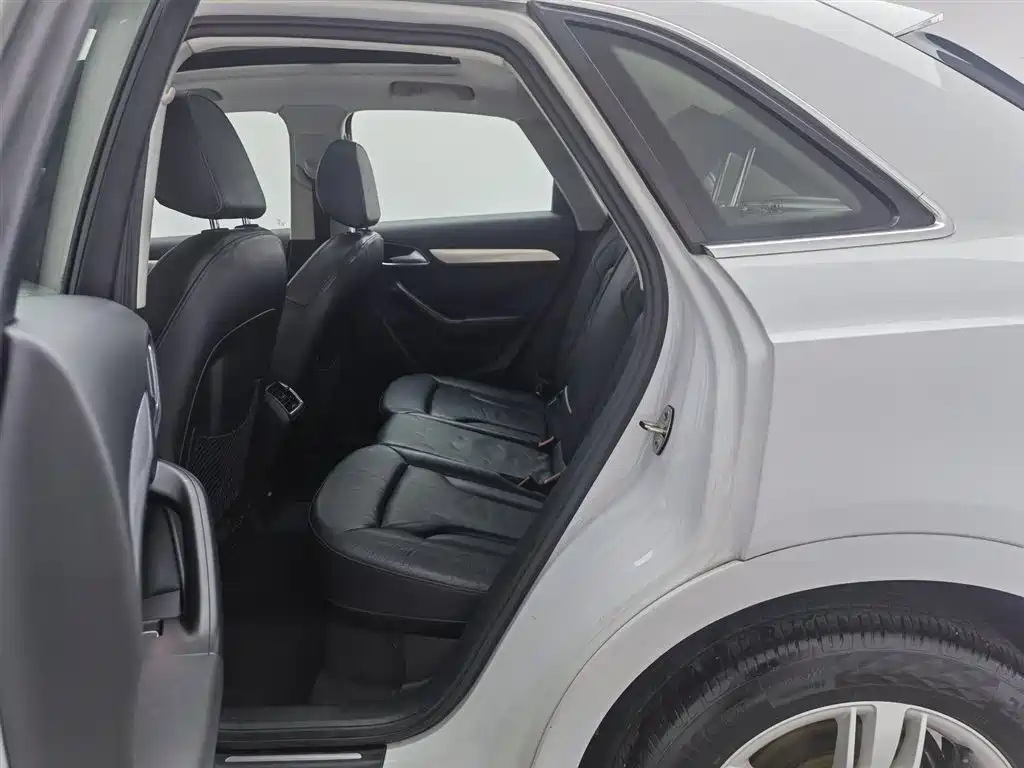 Audi Q3 2015 — фото 15