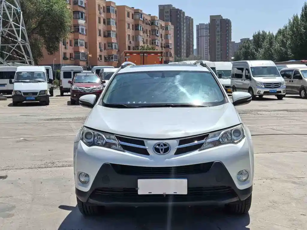 Toyota RAV4 2015 — фото 3