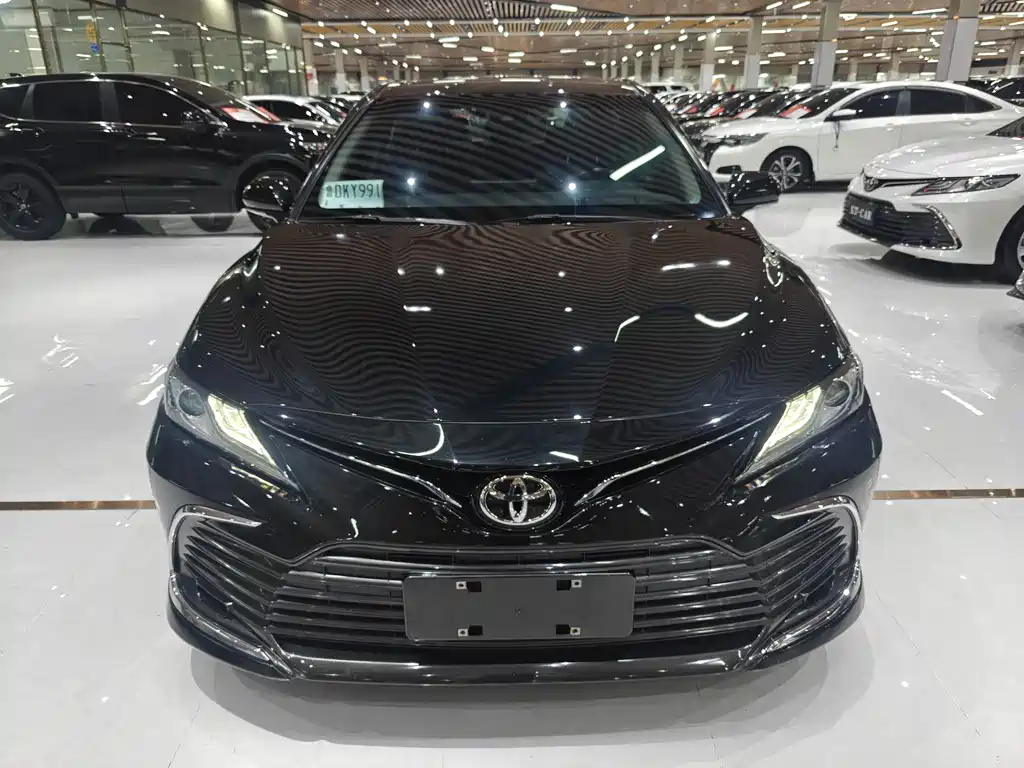 Toyota Camry 2022 — фото 2