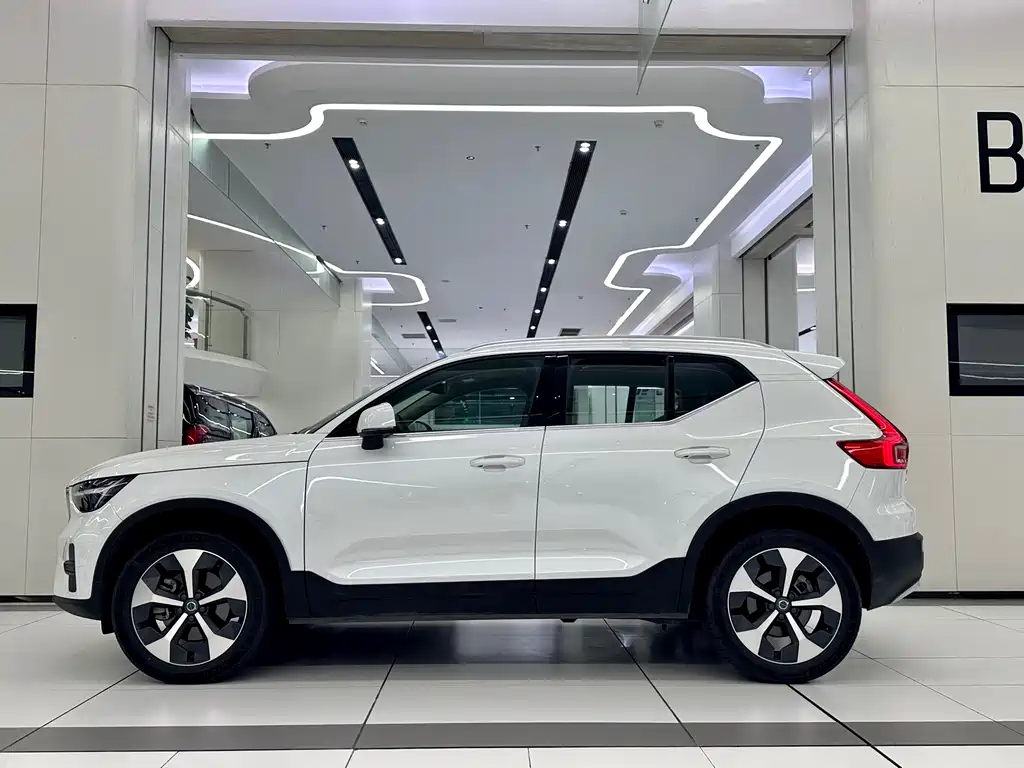 Volvo XC40 2024 — фото 16