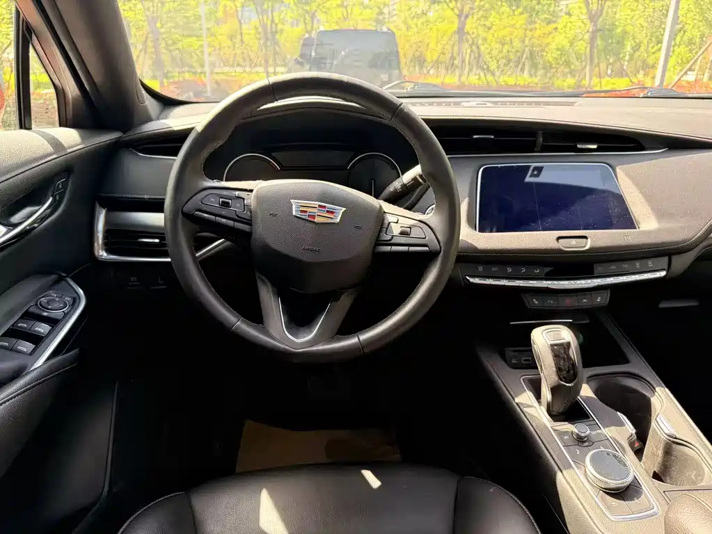 Cadillac XT4 2019 — фото 16