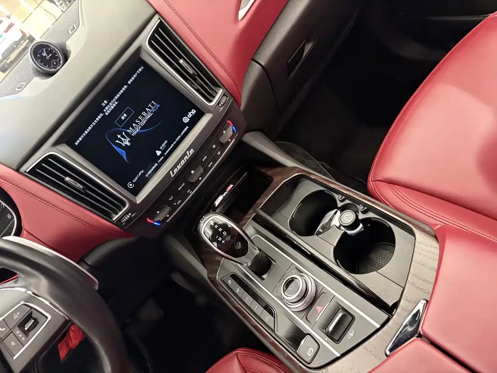 Maserati Levante 2018 — фото 12