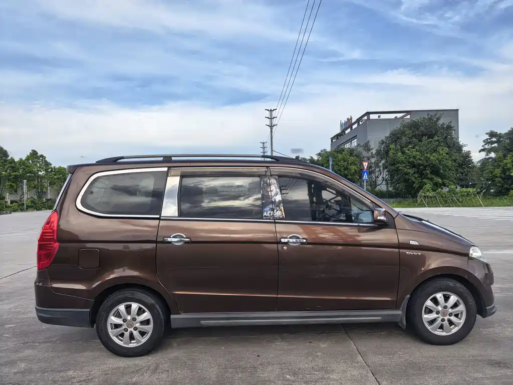 Wuling Hongguang 2014