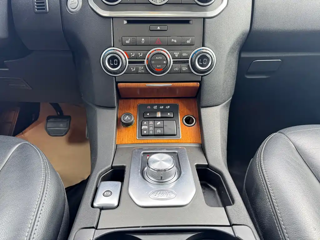Land Rover Discovery 2015 — фото 11